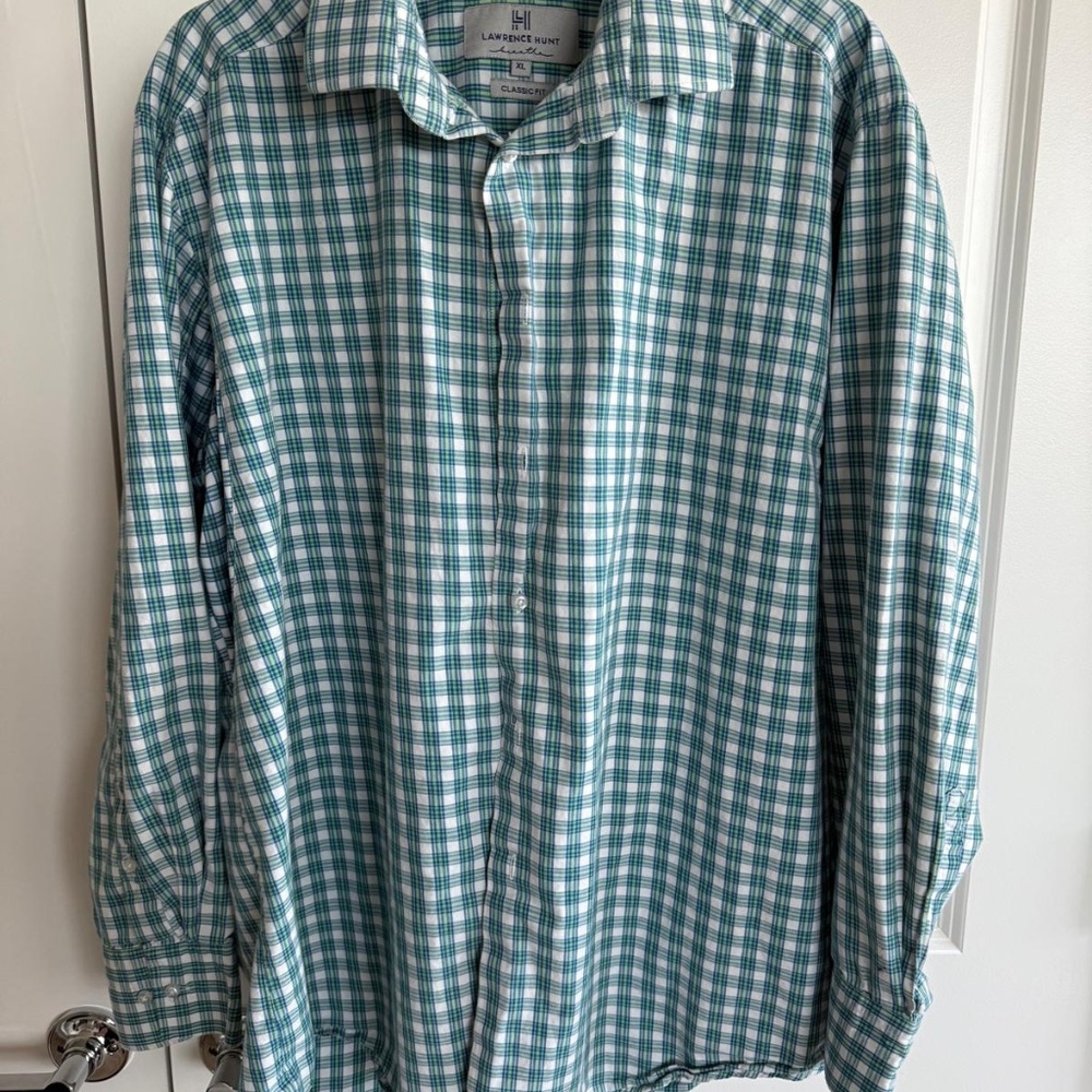 LIGHTLY USED LAWRENCE HUNT BREATHE Button Up Shirt - GREEN PLAID